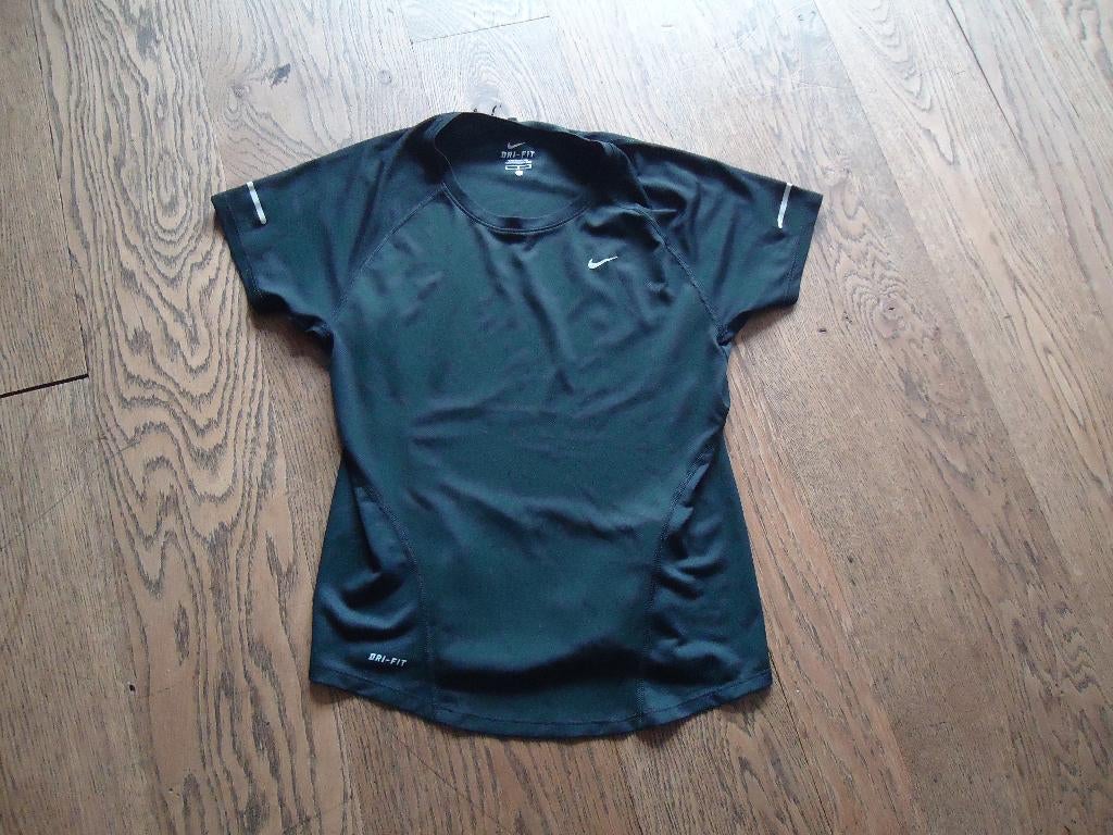 Zwart Nike dry fit sportshirt L, Kleding | Dames, Sportkleding, Zwart, Maat 42/44 (L), Nike, Ophalen of Verzenden