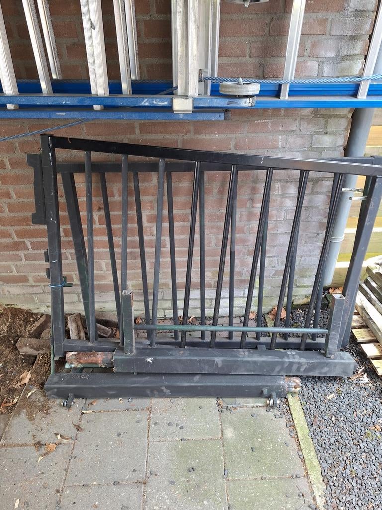 Zwart hekwerk met dubbele poort, Tuin en Terras, Tuinhekken en Hekwerk, Ophalen of Verzenden, IJzer