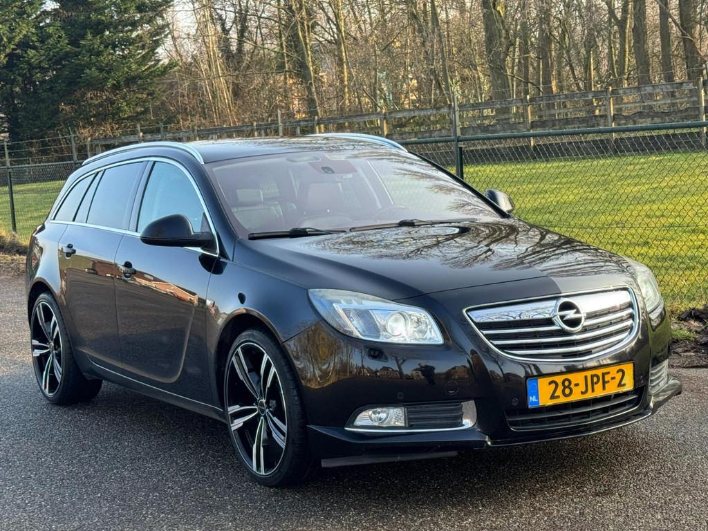 Opel Insignia Sports Tourer 1.6 T Cosmo /Xenon/Leer/Trekhaak, Auto's, Euro 5, Gebruikt, 4 cilinders, Leder en Stof