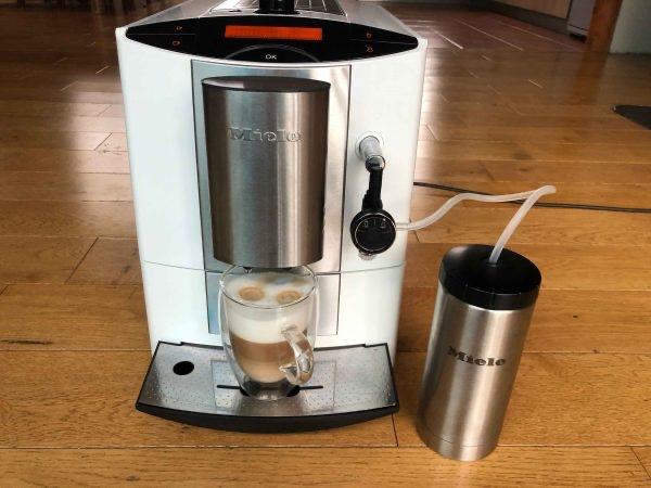 Miele CM5100 Koffiemachine - Volautomatisch Espressoapparaat, Koffiemachine, Koffiebonen, Zo goed als nieuw, Ophalen