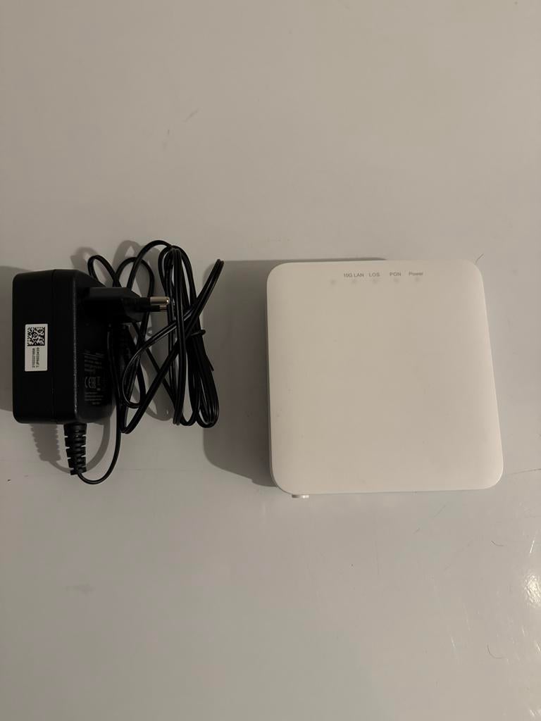 Huawei OptiXstar HN8010Ts-20 XGS-PON Terminal, Ophalen of Verzenden, Zo goed als nieuw, Router met modem