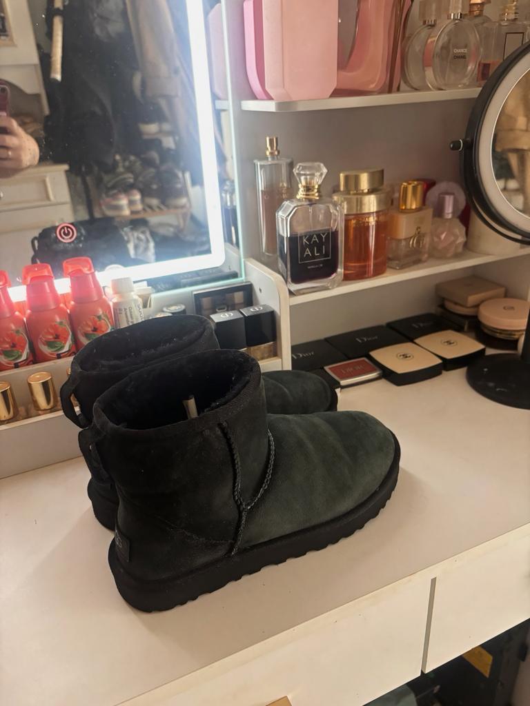 UGG Classic Mini II Large Black – maat 39, Ophalen of Verzenden, Zo goed als nieuw, Zwart