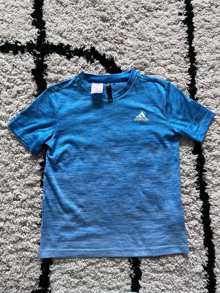 Adidas shirt en Hummel short sportset, Ophalen of Verzenden, Gebruikt, Jongen of Meisje, Sport- of Zwemkleding