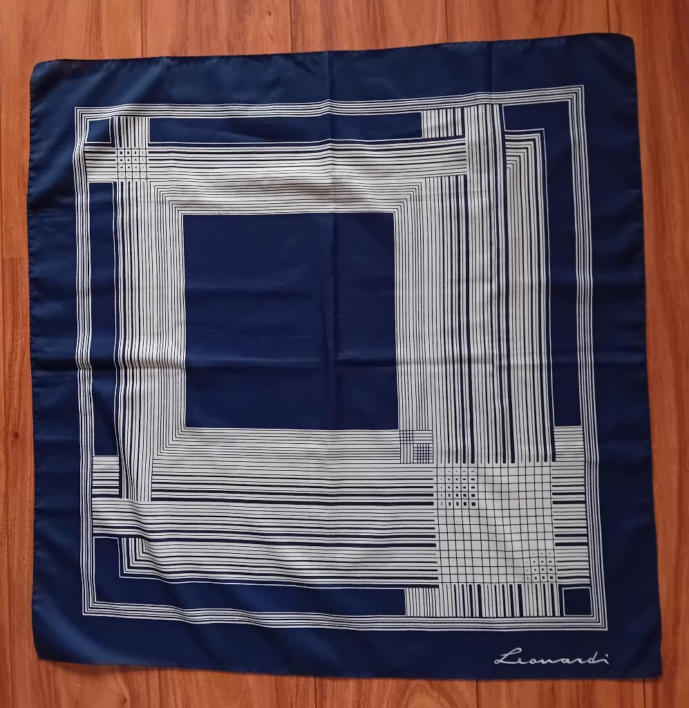 Leonardi scarf sjaal halsdoek donkerblauw, Verzenden, Zo goed als nieuw, Sjaal, Maat 46/48 (XL) of groter
