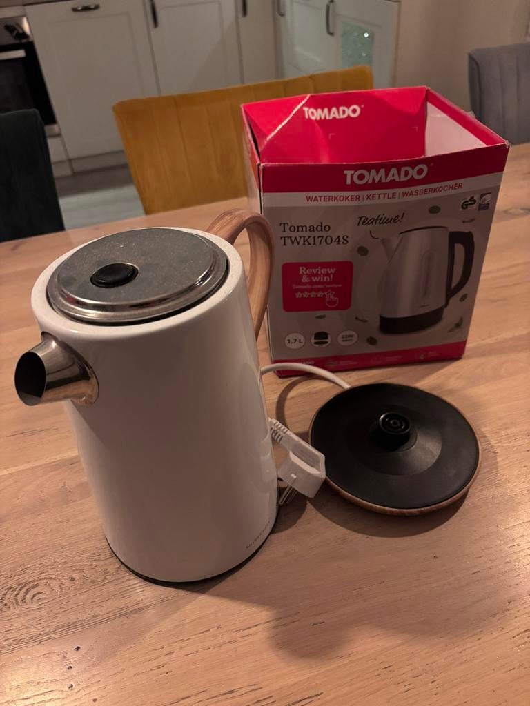 Waterkoker - Tomado TWK1704S, Witgoed en Apparatuur, Waterkokers, 1 tot 2 liter, Ophalen, Zo goed als nieuw