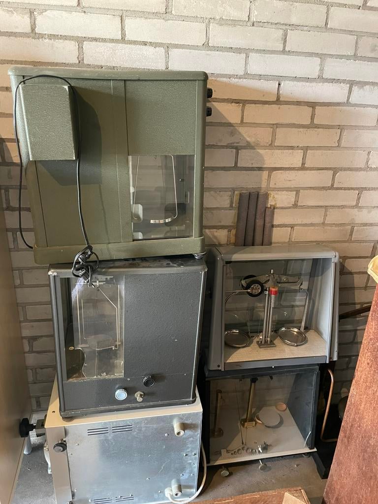 Partij 4 stuks Vintage Analytische Balansen / Weegschalen, Antiek en Kunst, Antiek | Gereedschap en Instrumenten, Ophalen of Verzenden