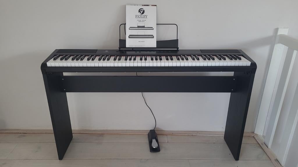 Digitale piano Fazley FSP-200 met onderstel, Muziek en Instrumenten, Piano's, Ophalen
