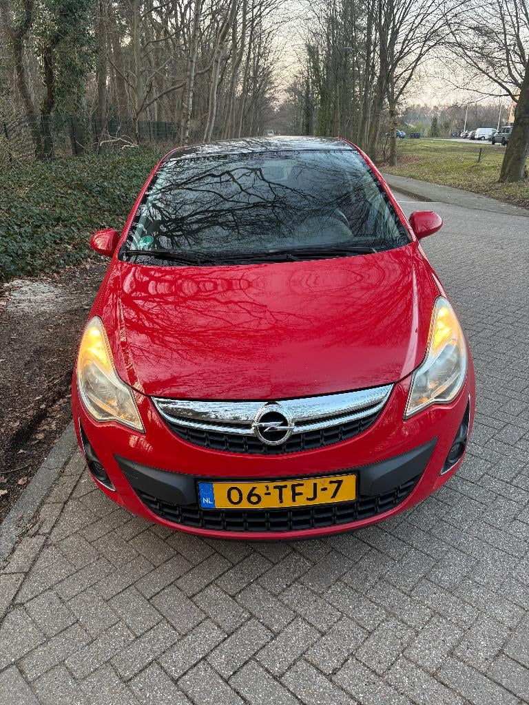 Opel Corsa 1.2 16V LPG 3D 2012 Rood apk tm 8 4 2027, Voorwielaandrijving, 83 pk, 4 cilinders, Origineel Nederlands