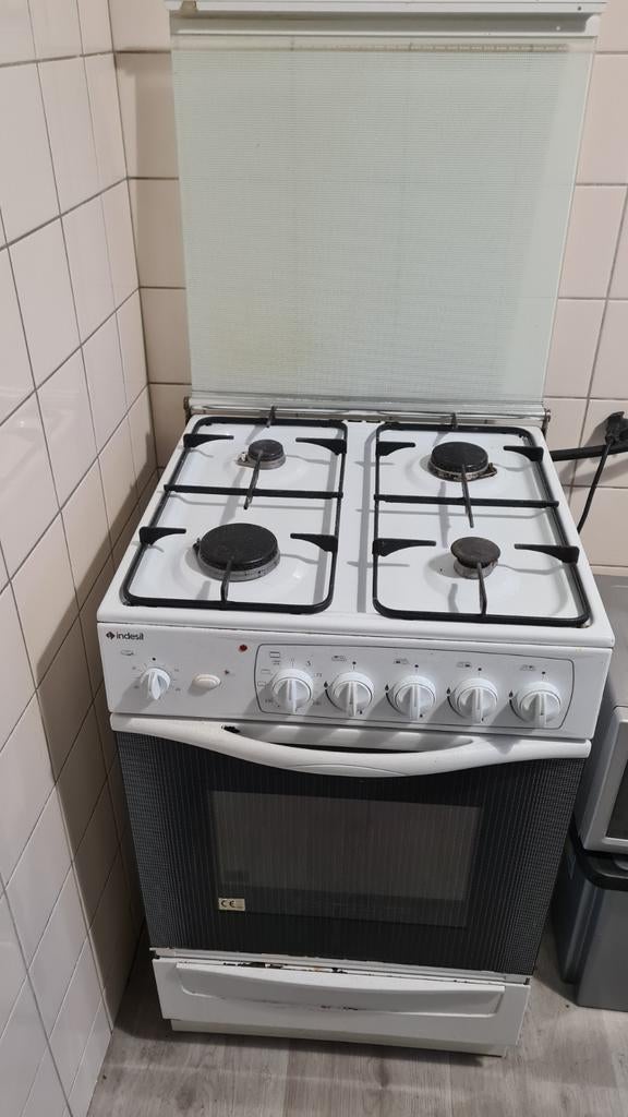 Indesit gasfornuis met oven, Gebruikt, Gas, Vrijstaand, 85 tot 90 cm