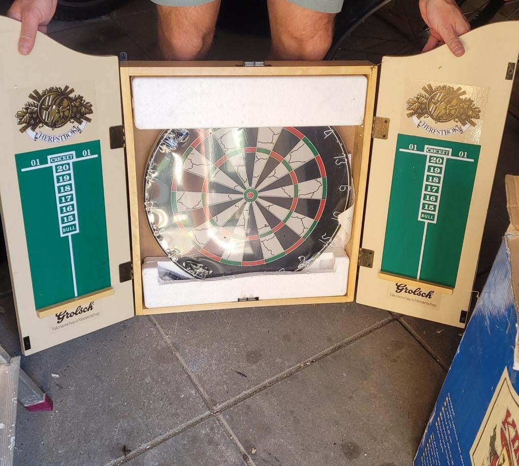 Houten kabinet met dartbord Grolsch Herfstbok NIEUW, Ophalen