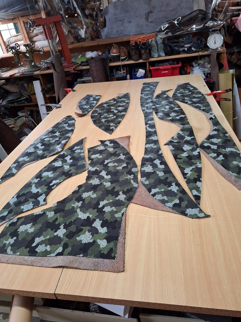 Afval leder plaat stukken, camouflage motief., Hobby en Vrije tijd, Stoffen en Lappen, Overige kleuren, Leer of Kunstleer, Nieuw