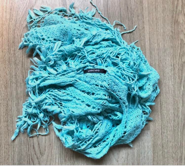 Mooi gehaakte mintgroene sjaal, Kleding | Dames, Mutsen, Sjaals en Handschoenen, Ophalen of Verzenden, Zo goed als nieuw, Maat 46/48 (XL) of groter