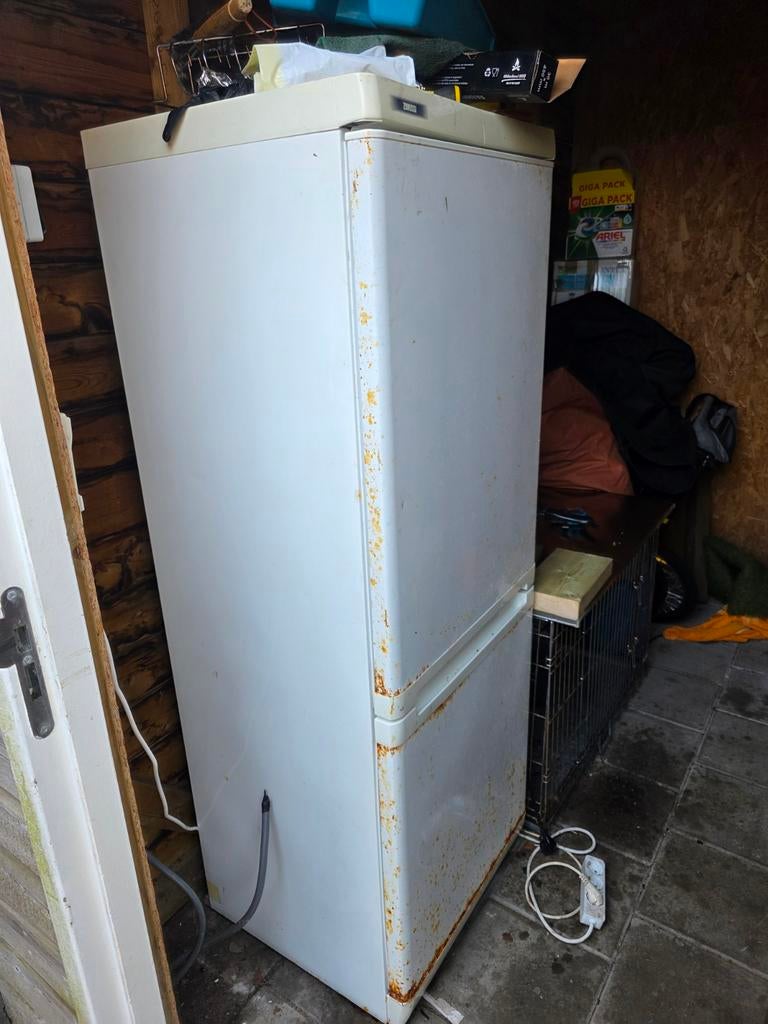 Koel vries combinatie (GRATIS), Witgoed en Apparatuur, Koelkasten en IJskasten, Ophalen, Gebruikt, 200 liter of meer, Met aparte vriezer