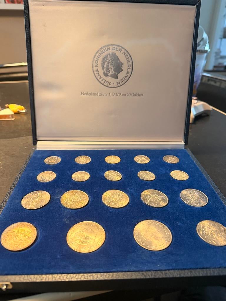 Juliana zilveren munten in luxe cassette, Ophalen of Verzenden, Overige landen, Overige waardes, Zilver