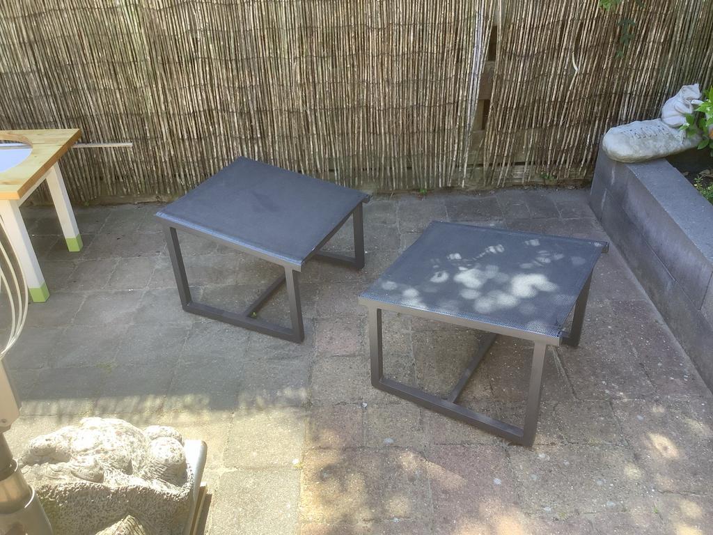 2 Voetenbankjes van aluminium met webmateriaal, Tuin en Terras, Tuinmeubel-accessoires, Ophalen, Gebruikt