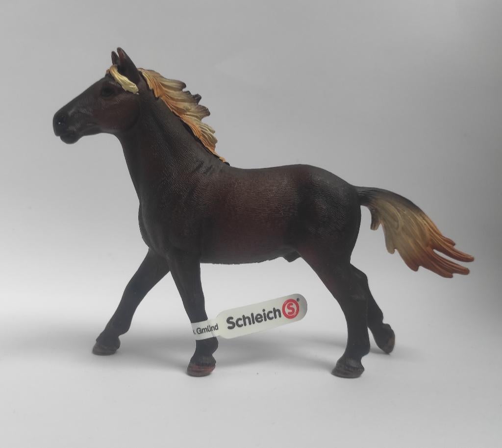 Schleich Mustang Hengst (met vaantje), Verzenden, Zo goed als nieuw, Paard, Beeldje of Figuurtje
