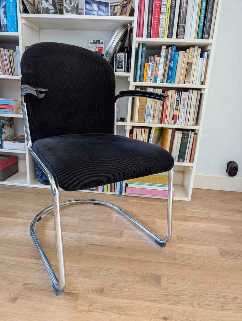 Gispen 413 RH zwarte ribstof stoelen. Per stoel of per set, Huis en Inrichting, Stoelen, Ophalen, Zwart, Zo goed als nieuw, Vier