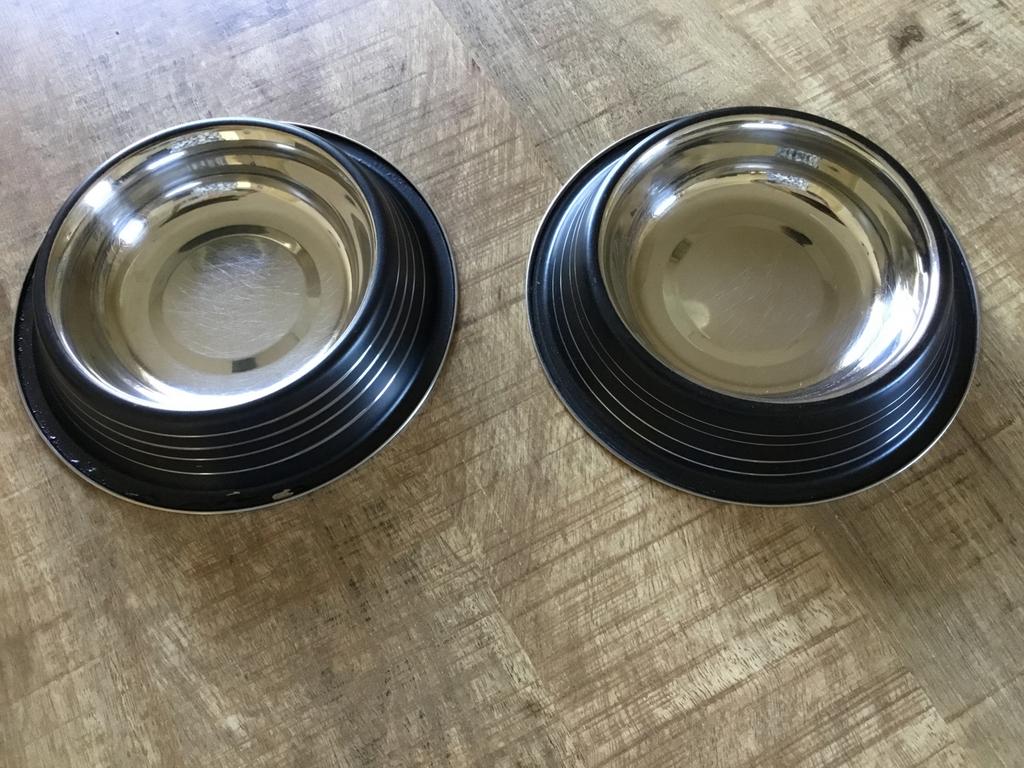 Hondenvoerbak en drinkbak, samen € 4,00, Ophalen, Gebruikt