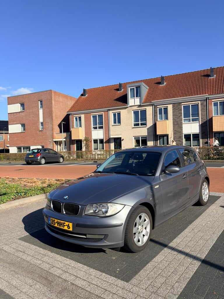 BMW 1-Serie 1.6 116I 5DR 2008 Grijs, 1-Serie, Achterwielaandrijving, 1599 cc, 4 cilinders