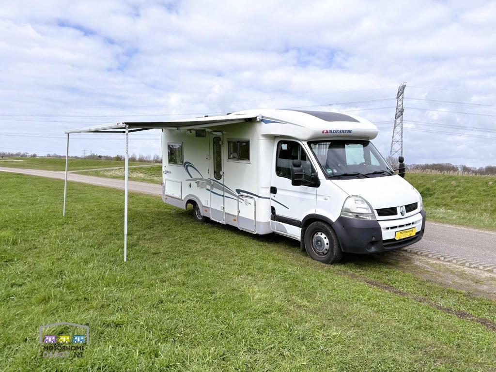 Adria Adriatik 687 SP | 2006 | 5 gordelplaatsen | Org.NL, Caravans en Kamperen, Campers, Niet ingevuld, Ringverwarming, Luifel