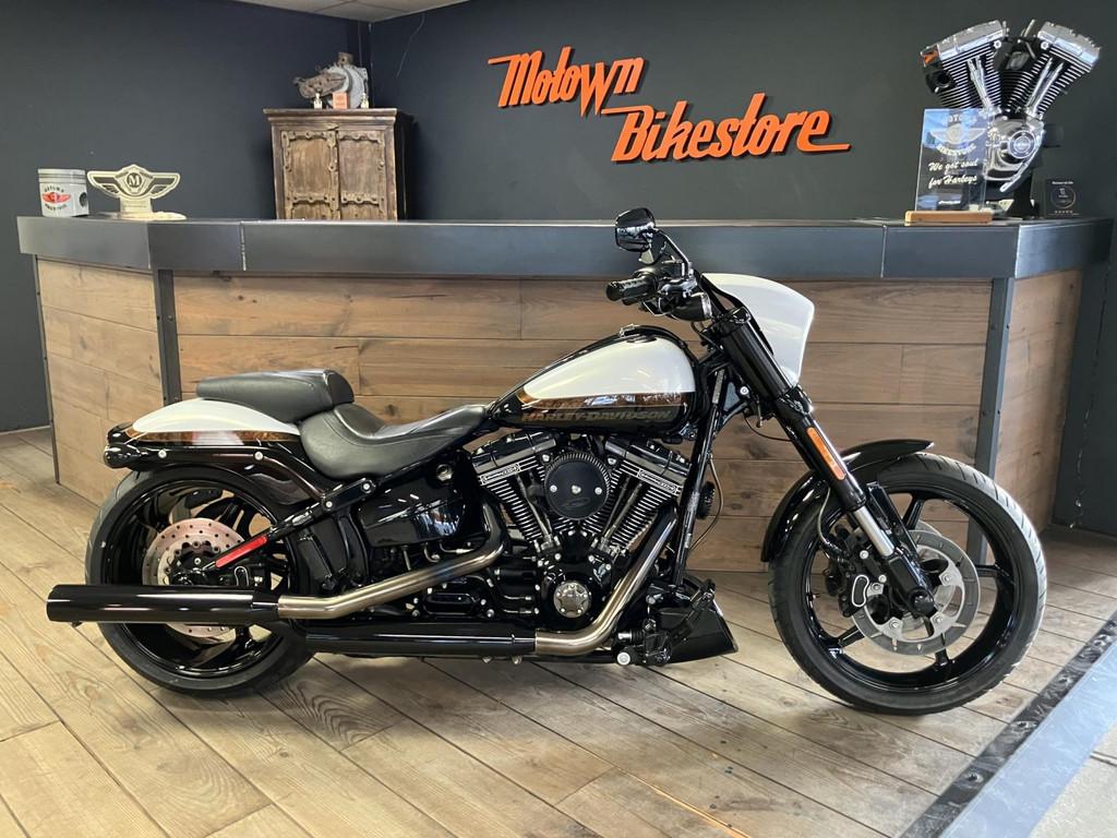 Harley Davidson FXSE Breakout CVO Pro Street 110CI Screamin, 3700 W Juneau Ave
53208  Milwaukee, US, Info@harley-davidson.com