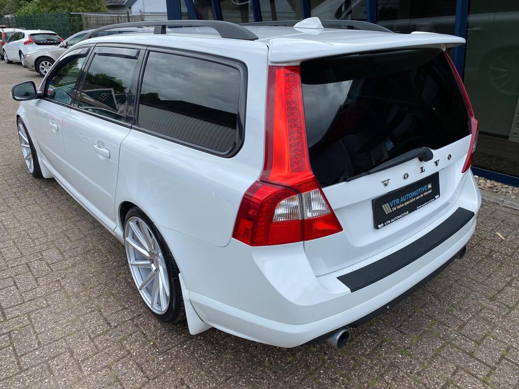 Volvo V70 2.5FT R-Design Automaat 230PK LEER / XENON / 19" V, Auto's, Zwart, Onderhoudsboekje, 1568 kg, 750 kg