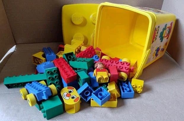 Duplo bak geel met deksel, extra gevuld met losse Duplo, Kinderen en Baby's, Speelgoed | Duplo en Lego, Gebruikt, Duplo, Complete set