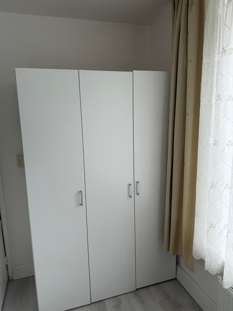 Witte kledingkast met drie deuren, Gebruikt, 100 tot 150 cm, Ophalen of Verzenden, 150 tot 200 cm