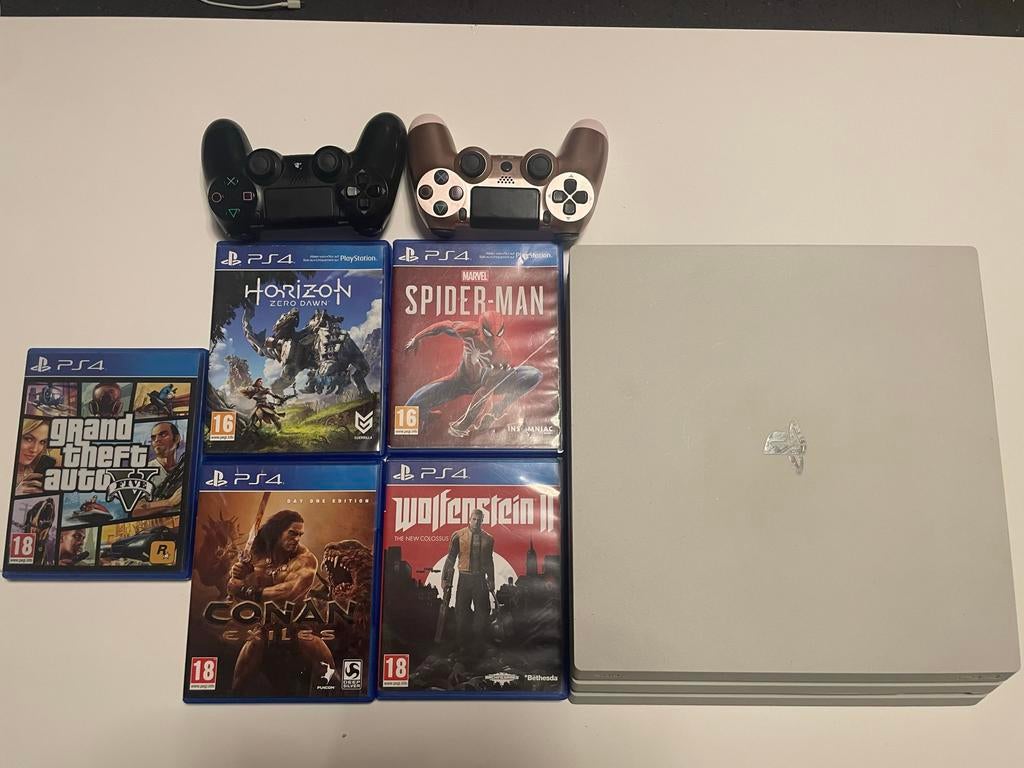 Sony PlayStation 4 Pro met 2 controllers en 5 games, Spelcomputers en Games, Spelcomputers | Sony PlayStation 4, Ophalen, Met 2 controllers