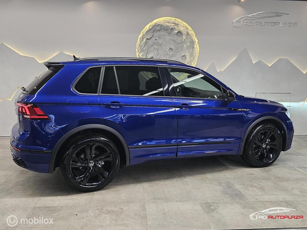 Volkswagen Tiguan 1.5 TSI R-Line Panorama/Lapiz Blue/Black S, 15 km/l, 1498 cc, Zwart, 150 pk