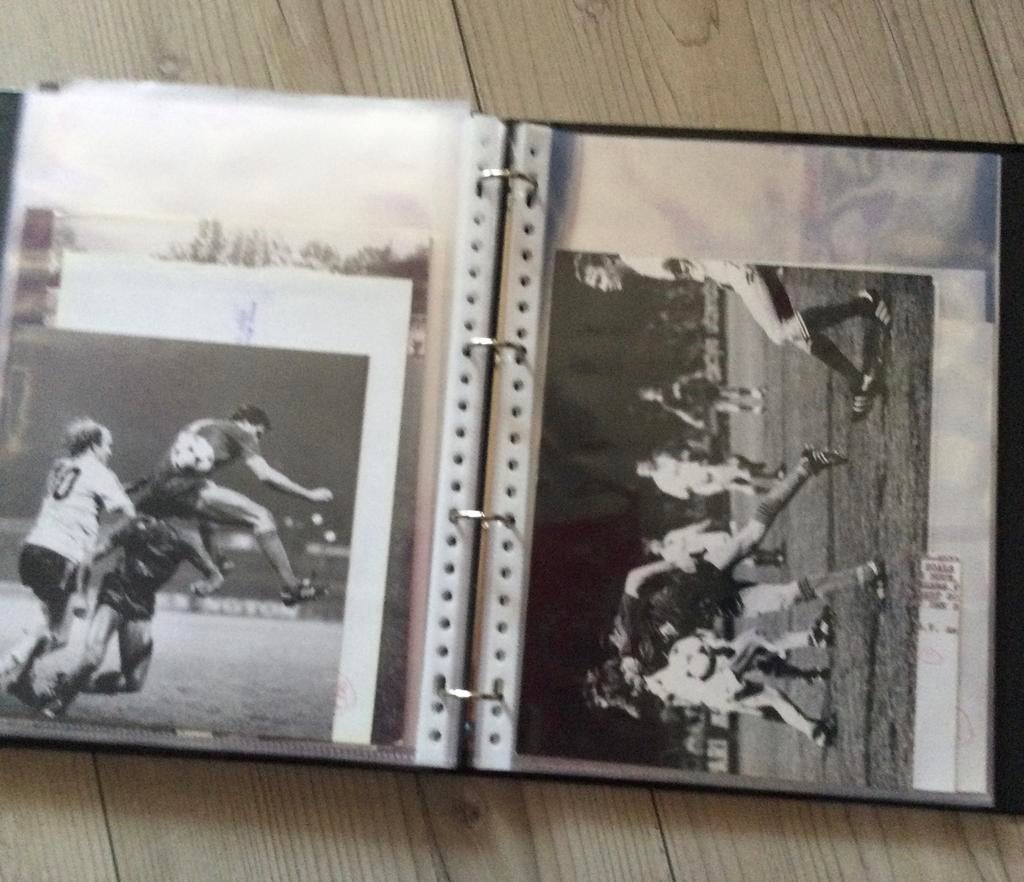 Persfoto’s HFC Haarlem in map, Verzamelen, Ophalen of Verzenden, Zo goed als nieuw, Ajax, Poster, Plaatje of Sticker