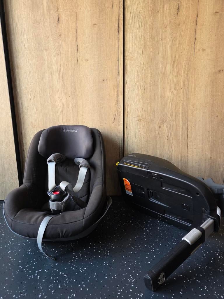 Maxi-Cosi Pearl autostoel met FamilyFix onderstel, Ophalen, Gebruikt, 9 t/m 18 kg, Isofix