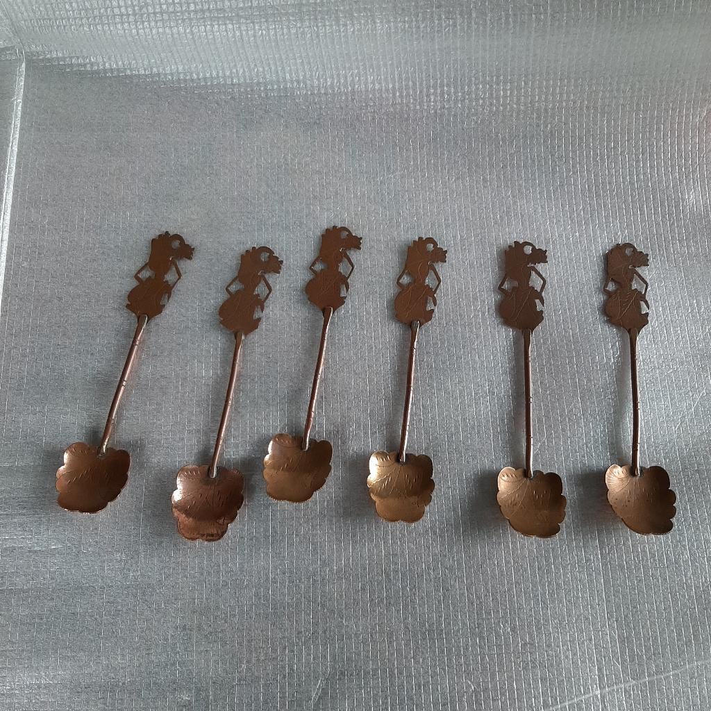 6 rood koperen Wajang pop lepeltjes uit Indonesië, Ophalen of Verzenden