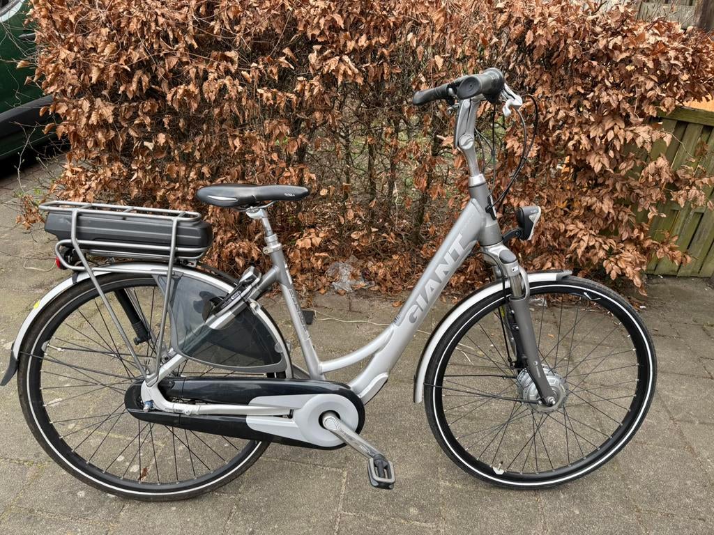 zeer nette giant eseas elektrishie fiets met goede accu, 53 tot 56 cm, Ophalen of Verzenden, Zo goed als nieuw, Giant