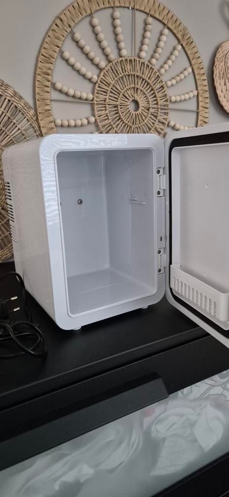 Mini koelkastje - koelen en verwarmen, Witgoed en Apparatuur, Koelkasten en IJskasten, Ophalen, Zonder vriesvak, Minder dan 75 liter