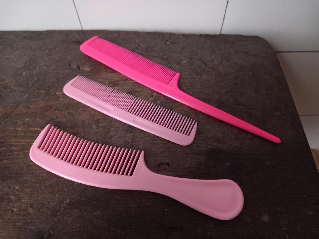 set vintage kammen, kammetjes barbie roze, 3 stuks als nieuw, Ophalen, Nieuw