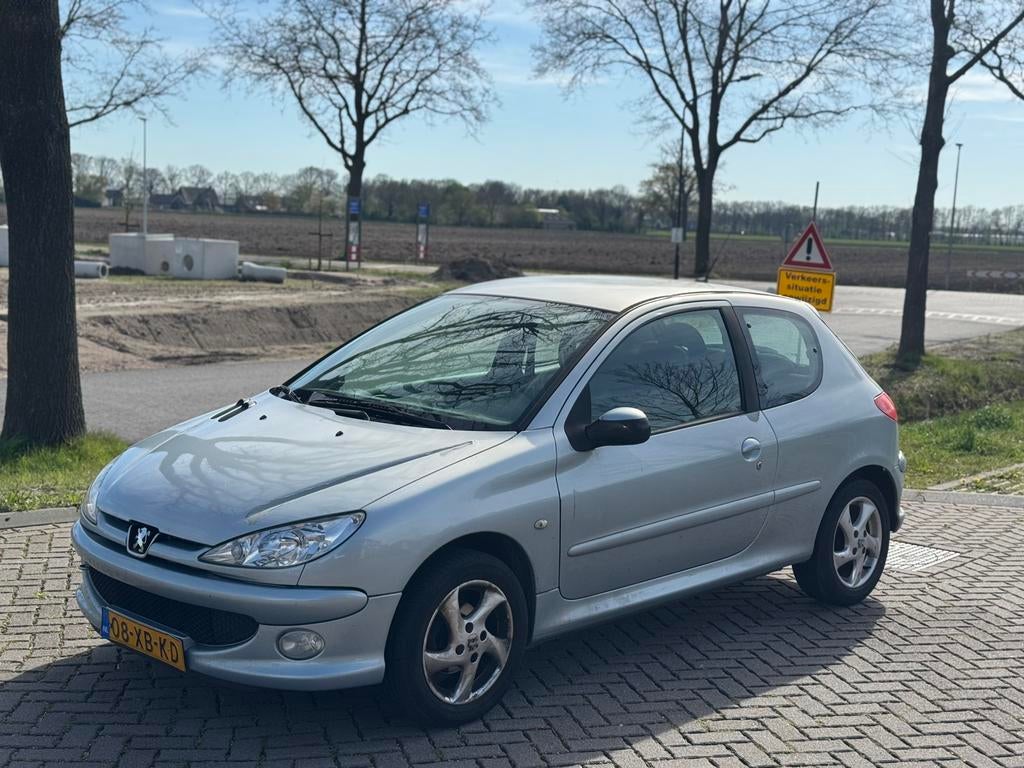 Peugeot 206 1.4 3D 2007 NIEUWE APK, Auto's, Voorwielaandrijving, Metallic lak, 31 €/maand, 4 cilinders