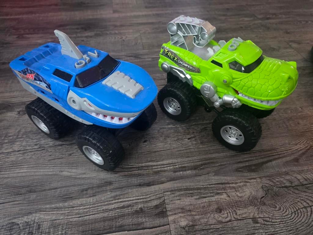 Monster Trucks: T-Rex Chomper & Shark Racing, Kinderen en Baby's, Speelgoed | Speelgoedvoertuigen, Gebruikt, Ophalen of Verzenden