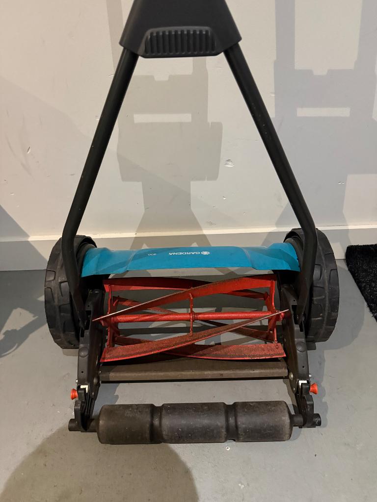 Gardena 330 duwmaaier, Tuin en Terras, Grasmaaiers, Ophalen, Gebruikt, Handgrasmaaier, 30 t/m 39 cm