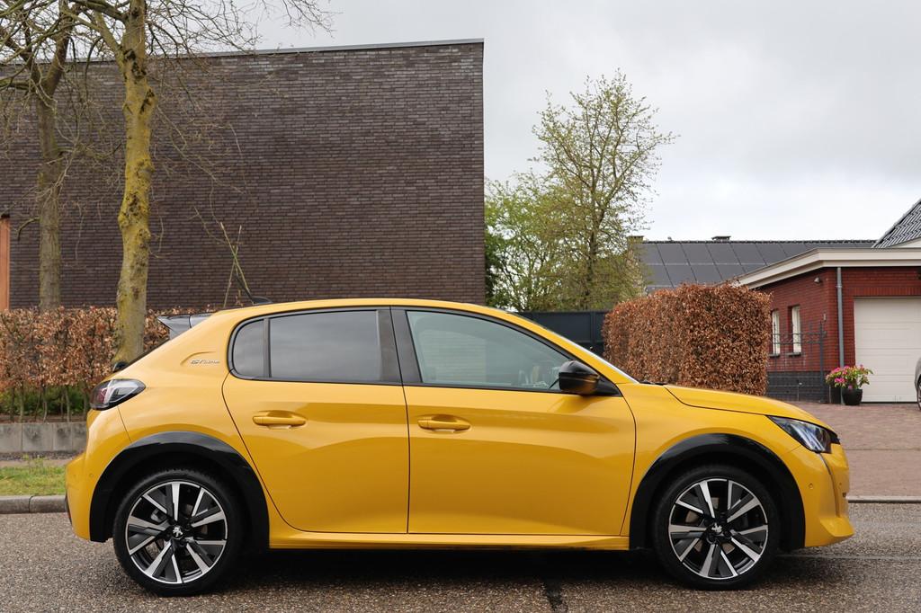 Peugeot 208 1.2 PureTech GT-Line | AUTOMAAT | PANO | CARPLAY, Auto's, Parkeersensor, Gebruikt, Euro 6, 1133 kg