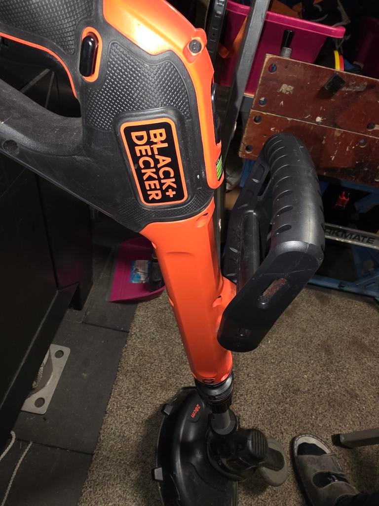 Black and decker grastrimmer met accu en lader, Ophalen of Verzenden, Zo goed als nieuw, Accu