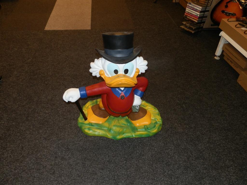 Beeld Dagobert Duck 65x56x40, Verzamelen, Disney, Zo goed als nieuw, Beeldje of Figuurtje, Overige figuren, Ophalen of Verzenden