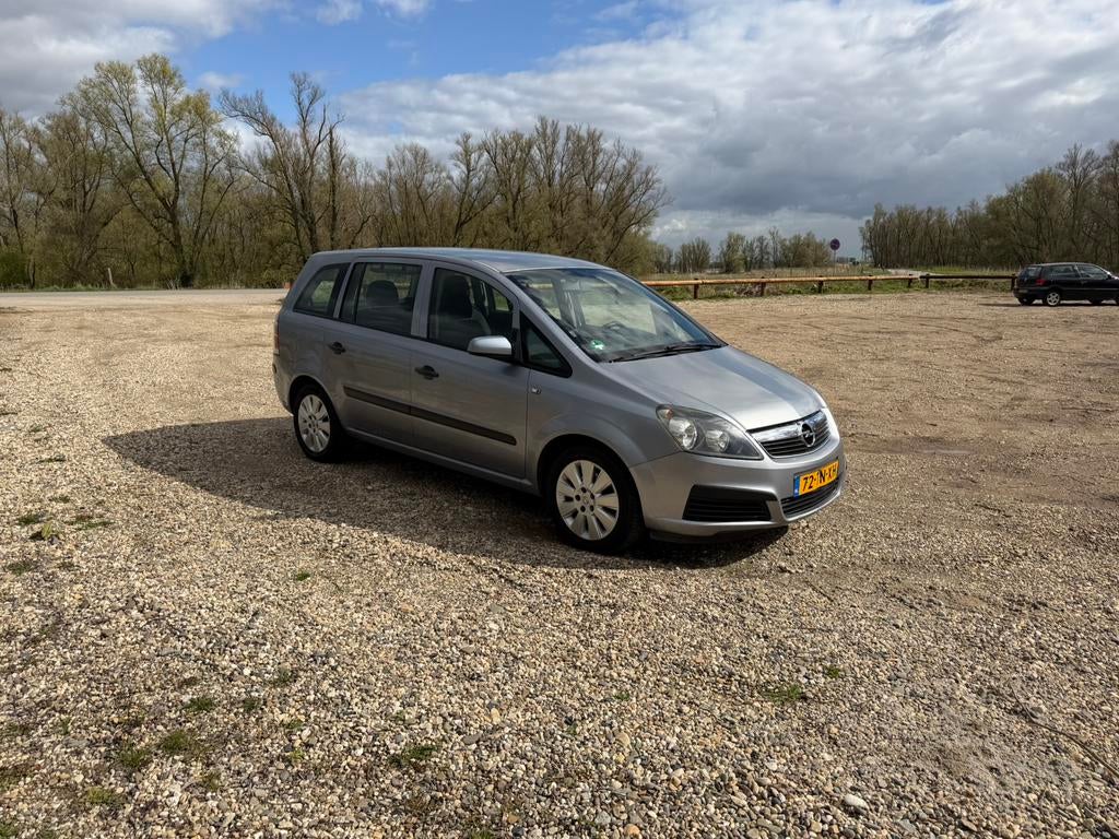 Opel Zafira 1.6 7p APK 10-2026 CarPlay Camera Rijklaar Airco, Voorwielaandrijving, Stof, 4 cilinders, 7 stoelen