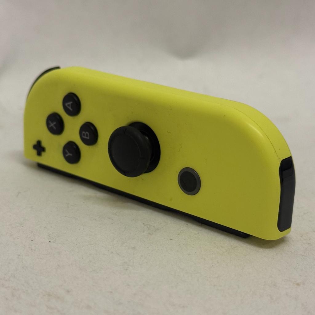 Nintendo Switch Joy-Con Geel (R), Nintendo, Zo goed als nieuw, Support@nintendo.com, 11-1 Hokotate-cho, Kamitoba, Minami-ku
Kyoto 601-8501
Japan