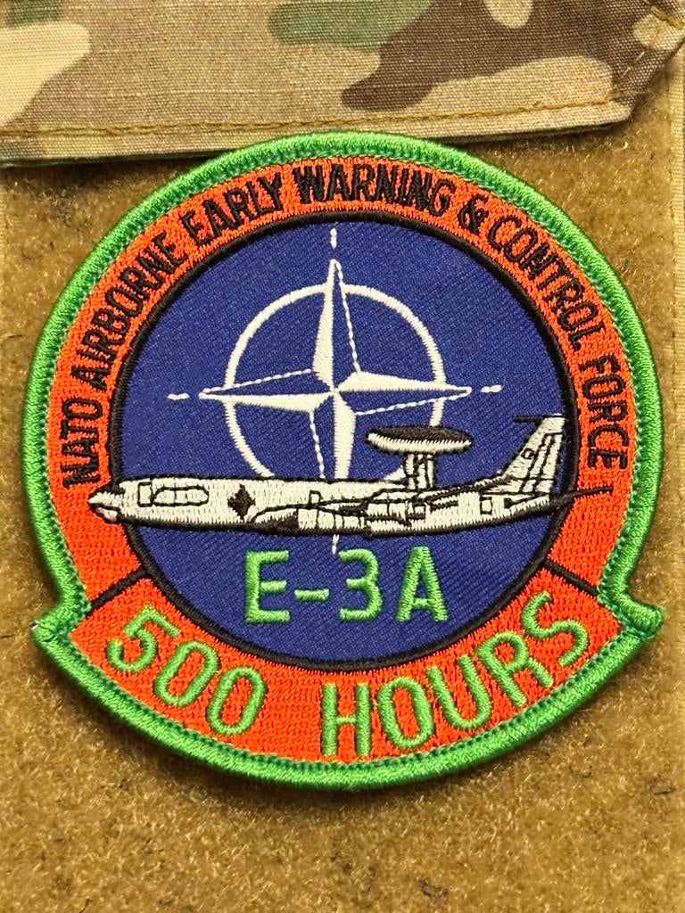 Nato awacs embleem 500 Hours, Verzenden, Luchtmacht, Embleem of Badge