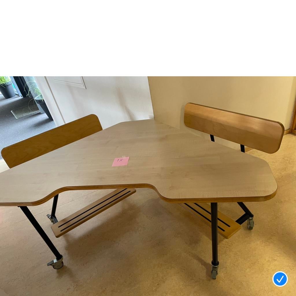 Kinderopvang tafel met vaste bankjes op wielen, Ophalen of Verzenden, Gebruikt