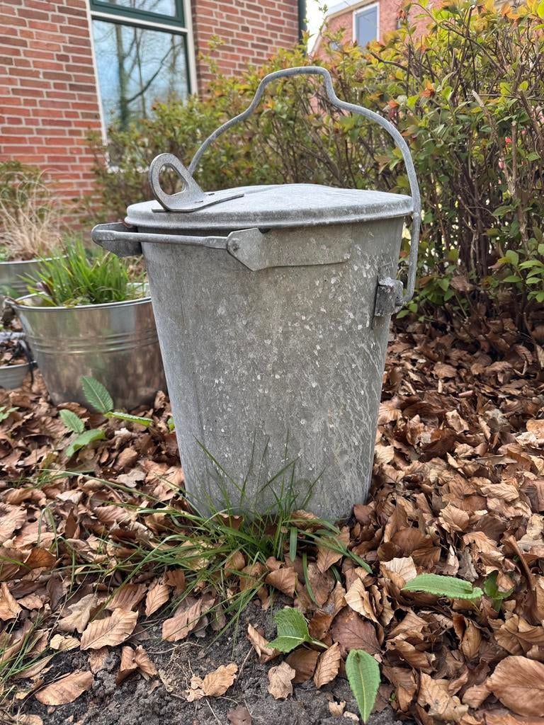 Gezocht: zinken vuilnisemmer Bellingwolde in redelijke staat, Ophalen of Verzenden