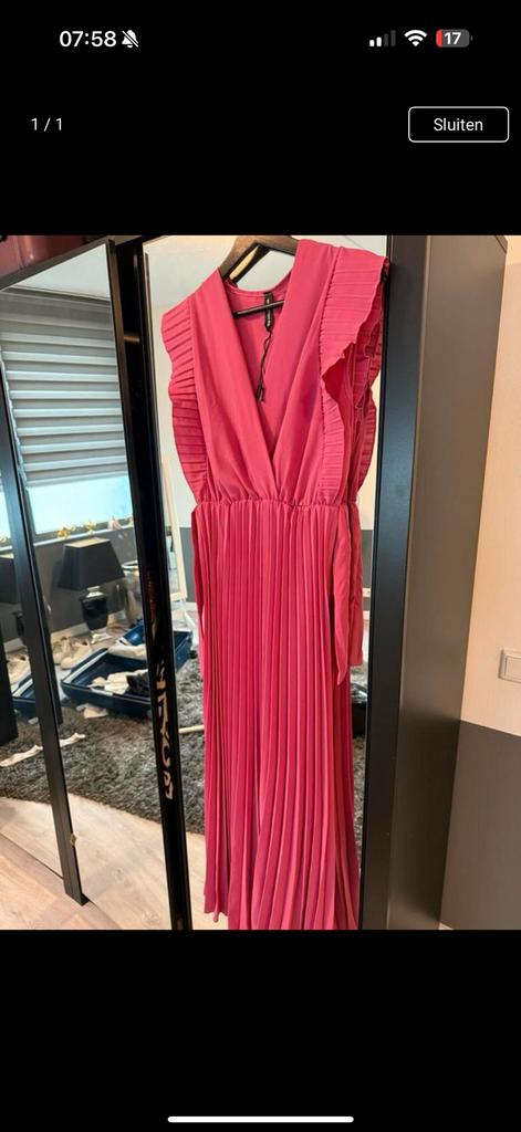 Nieuwe roze lange damesjurk met plooien 1 maat, Kleding | Dames, Jurken, Ophalen of Verzenden, Zo goed als nieuw