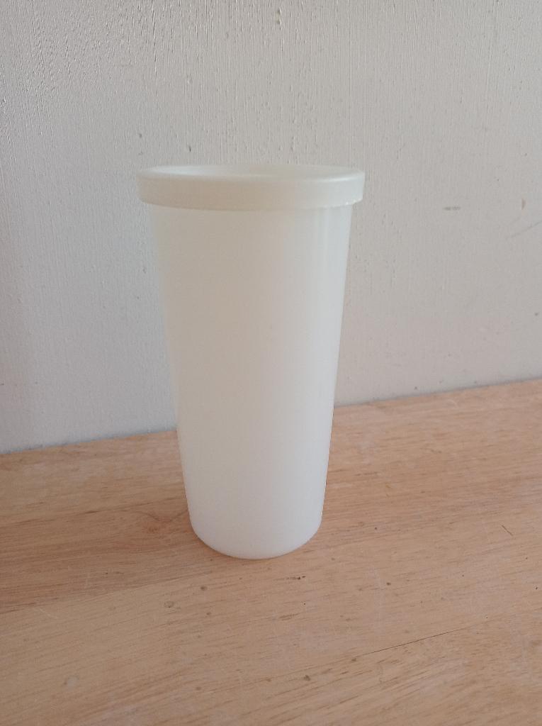 Kleine Tupperware beker met deksel, Ophalen of Verzenden, Zo goed als nieuw, Wit, Beker of Kan
