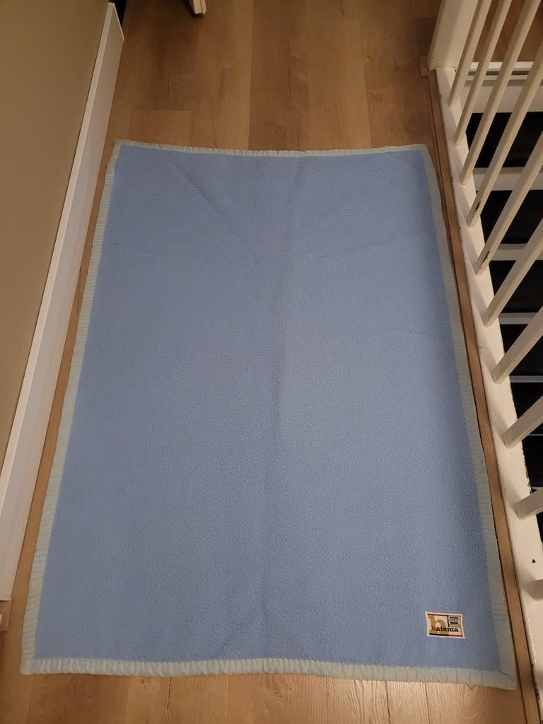 2 wollen kinderdekens Hatéma en Aabe, Kinderen en Baby's, Boxen, Gebruikt, Ophalen of Verzenden